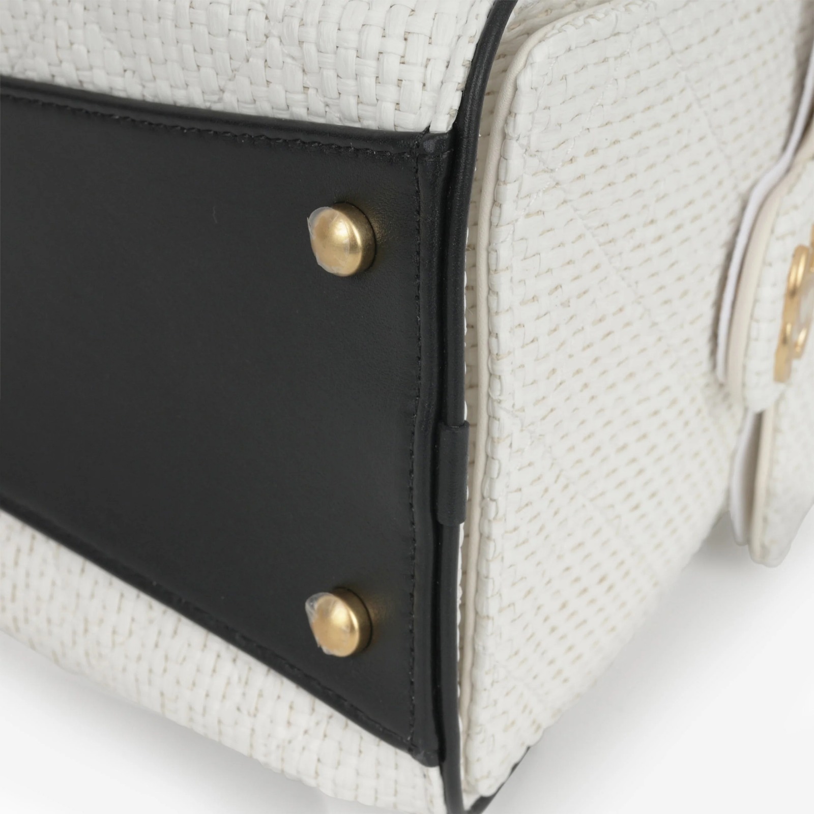 Luxury White Woven Bucket Handbag with Gold Chain - Image 5