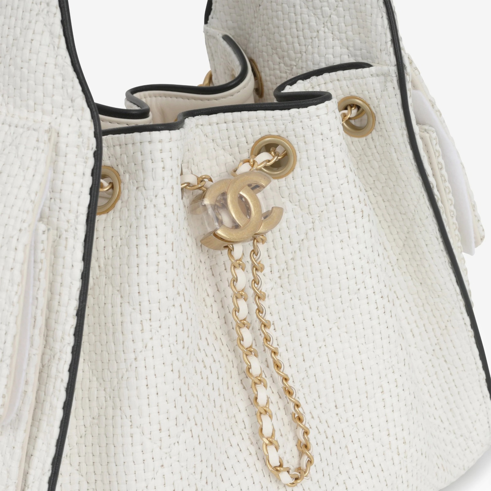 Luxury White Woven Bucket Handbag with Gold Chain - Image 4